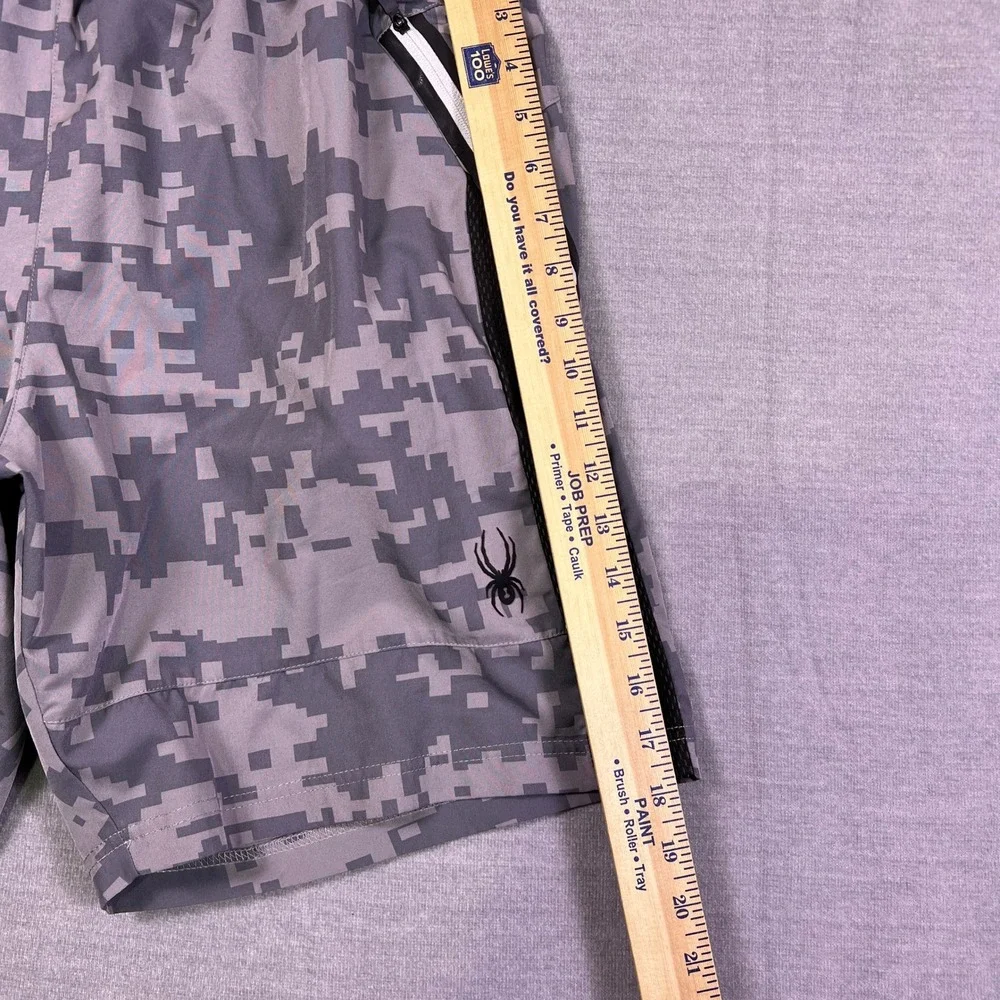 Spyder Active Digital Camo Zipper Pockets Mid Rise Athletic Shorts Mens L Gray